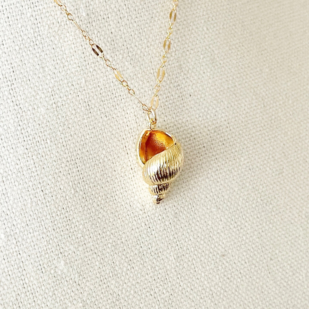 76918633-6D0B-44F3-AAC8-